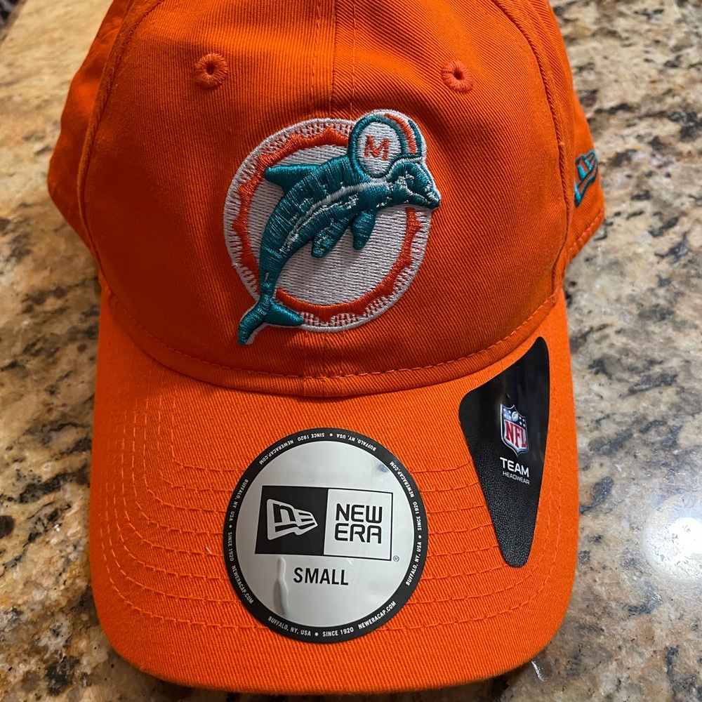 Miami Dolphins NWT New Era fitted hat. Never worn